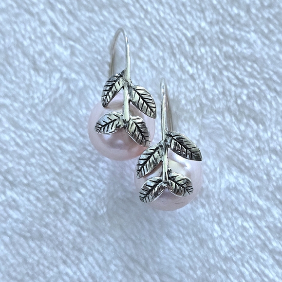 Annika Witt Pink🩷 Pearl And Leaves🍃 Earrings - Picture 13 of 16